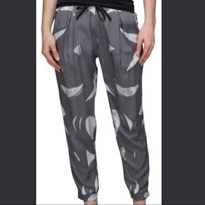 Lululemon city print joggers